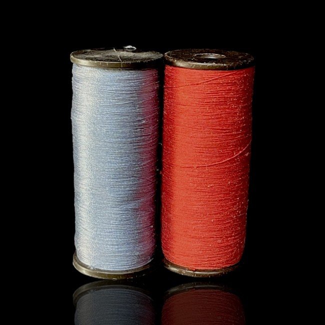 Kaks suurt rulli siidiniiti hall ja oranžikaspunane Kaks suurt rulli siidiniiti hall ja oranžikaspunane