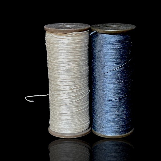 Kaks suurt rulli siidiniiti hall ja tumesinine Kaks suurt rulli siidiniiti hall ja tumesinine