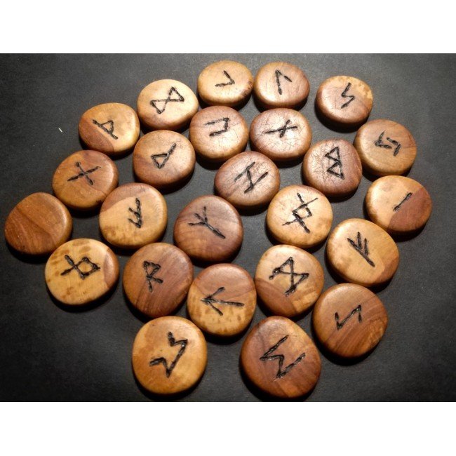 Õunapuu ruunid - õunapuust käsitööna valmistatud ruunid Õunapuu ruunid - õunapuust käsitööna valmistatud ruunid