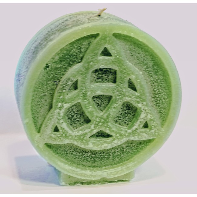 Triquetra küünal Triquetra küünal