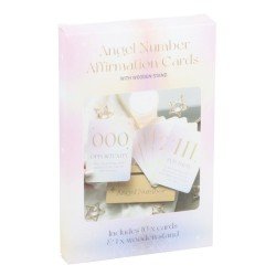 Inglinumbritega afirmatsioonikaardid puidust alusega