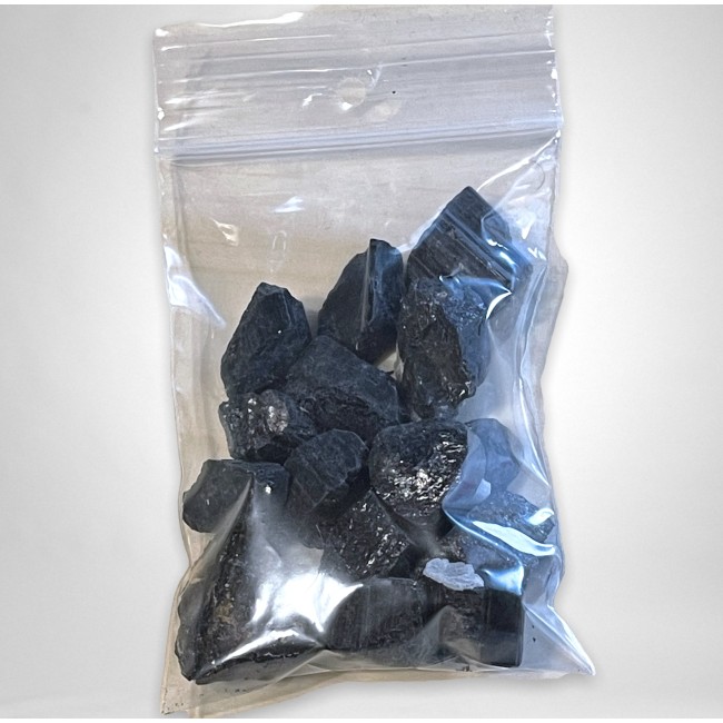 Must turmaliin ehk Šörl  - pisikesed tükid umbes 100g Must turmaliin ehk Šörl  - pisikesed tükid umbes 100g