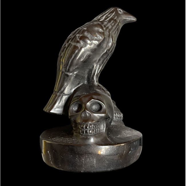 Vares kristallpealuudega - obsidiaan