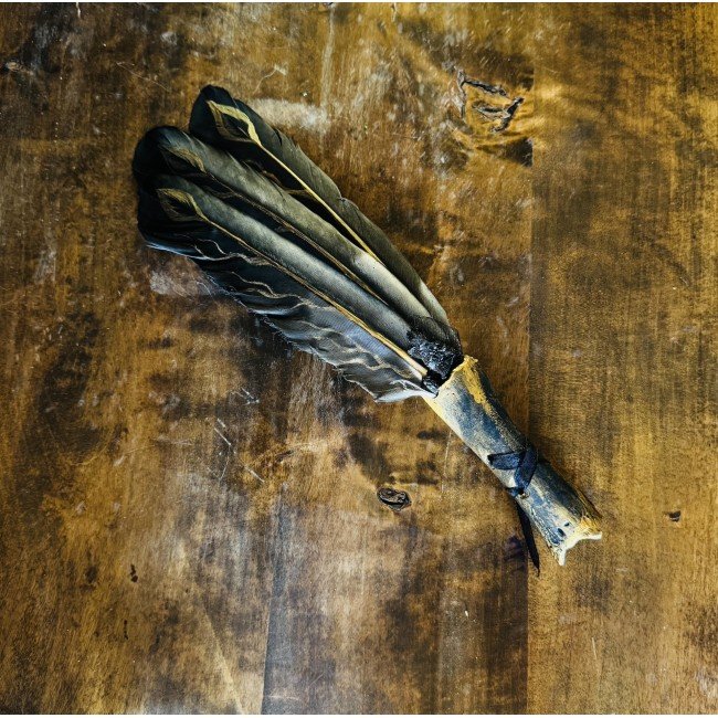 Rituaalne Lehvik must kullaga kolme sulega– Reti Toriella