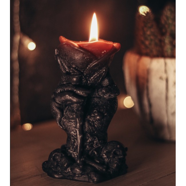 Must käsi roosiga - küünal rapsivahast - DarkMoon